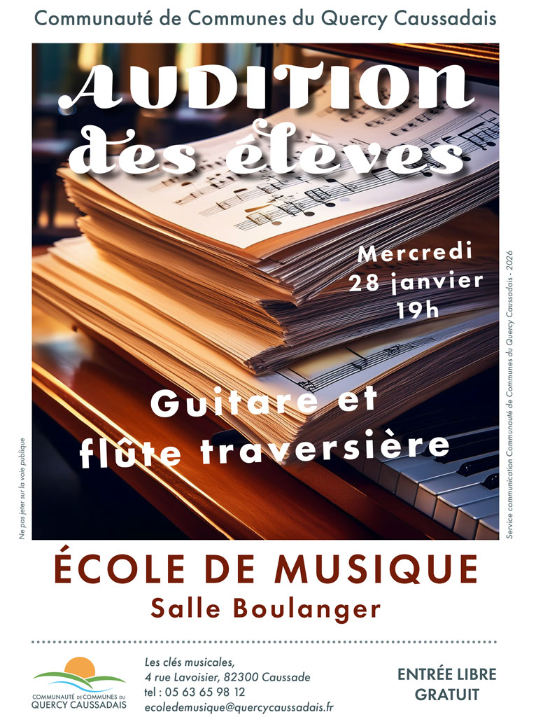 Pile de partitions sur un piano