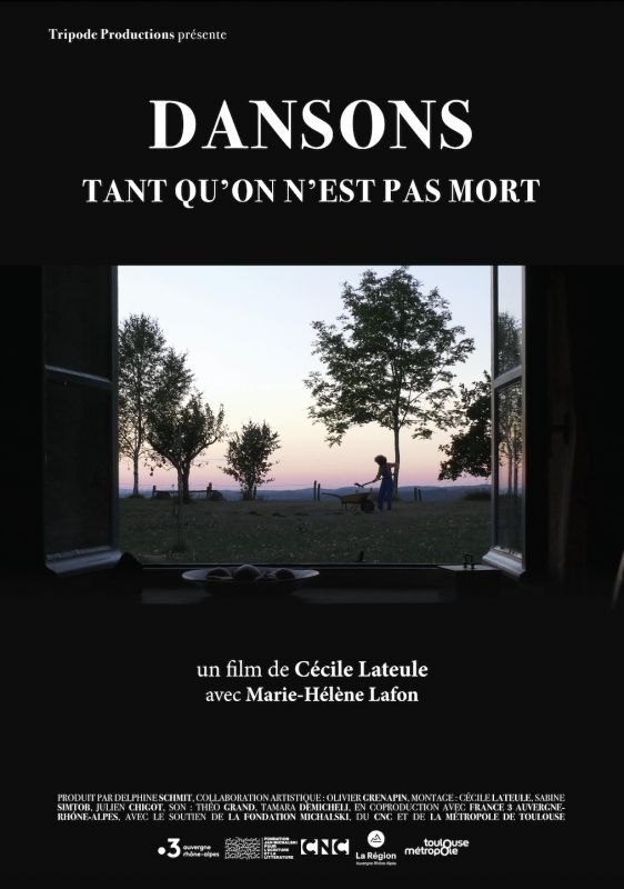 Affiche noire avec une photo de paysage de campagne avec un couché de soleil