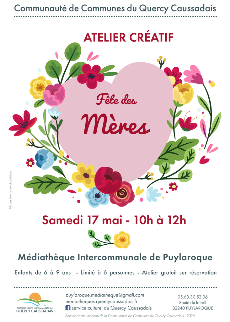 Gros coeur rose avec des fleurs autour.