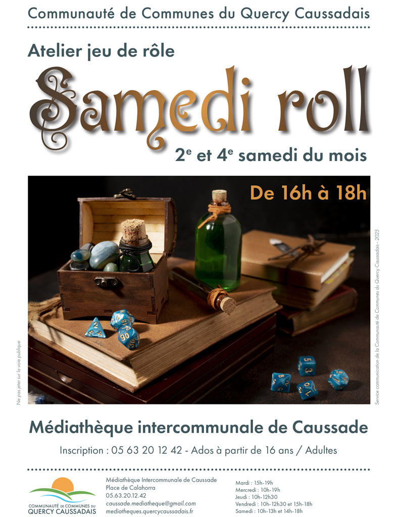 Petit coffre en bois, livres et dés à jouer