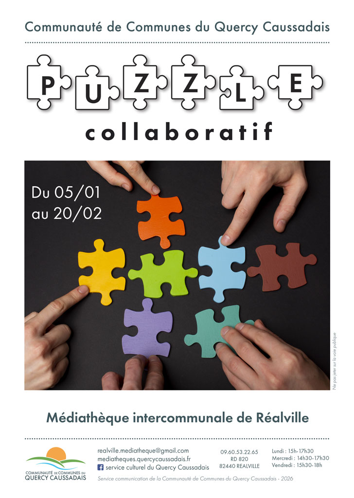 Pièces de puzzle colorés avec des mains