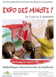 Enfants qui font de la peinture