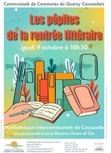 Livres sur une étagère et main au premier plan qui écrit dans un cahier.