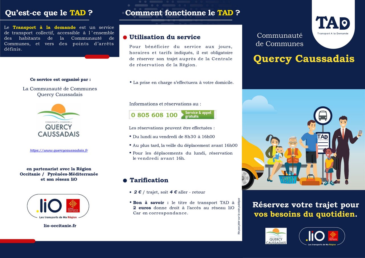 Personnes qui attendent un transport en commun