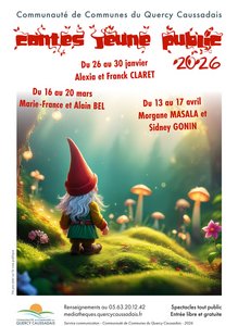 Nain avec un bonnet rouge de dos dans une forêt